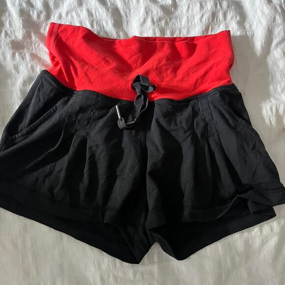 Lululemon black and red Shorts - Picture 4 of 4